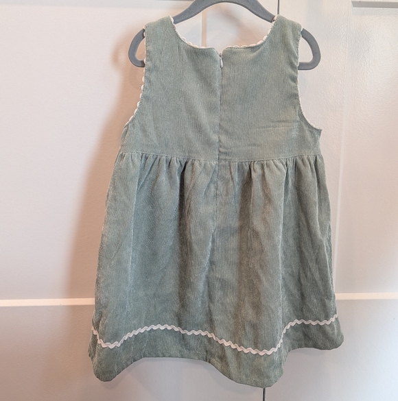 Girls Green Corduroy Jumper  Dress With Embroidered Sunflower Leaf Floral Design - Picture 2 of 8